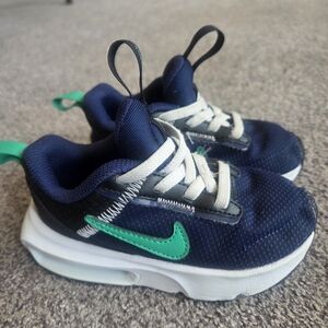 Nike Kids Navy and Teal Sneakers